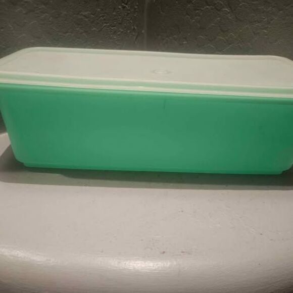 Jadeite Tupperware Breadbox Celery Keeper 14" x 6" - Picture 1 of 6